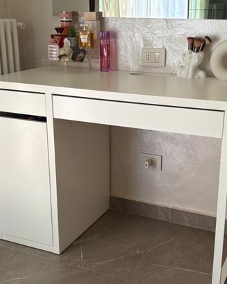 Scrivania/postazione trucco IKEA