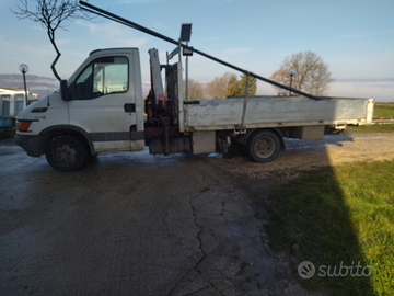 Daily 35 C13 con gru