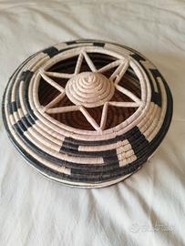 Cestino, lavorazione sarda.