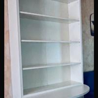 Libreria con scaffali e vano contenitore