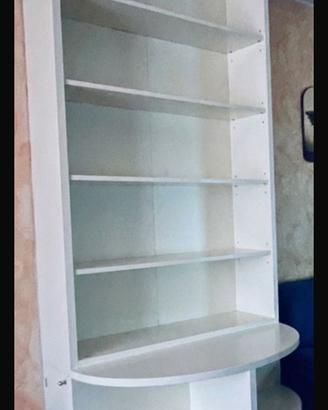 Libreria con scaffali e vano contenitore