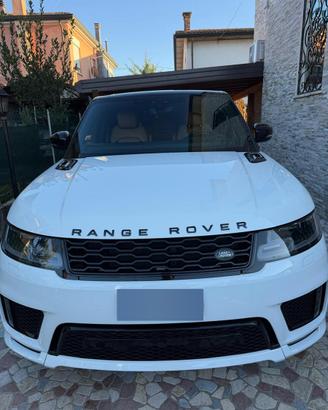 Range Rover sportiva sette posti