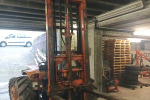 Muletto per trattore con stringicasse