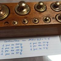 Pesi in ottone con contenitore