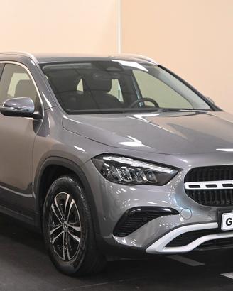 MERCEDES GLA (H247) GLA 180 d Automati...