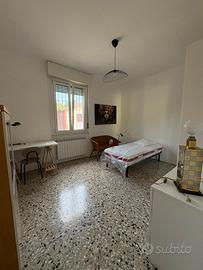 Camera ampia (matrimoniale) in villetta