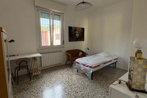 Camera ampia (matrimoniale) in villetta