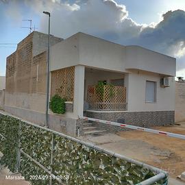 Ampia casa con garage e spazi esterni a Strasatti