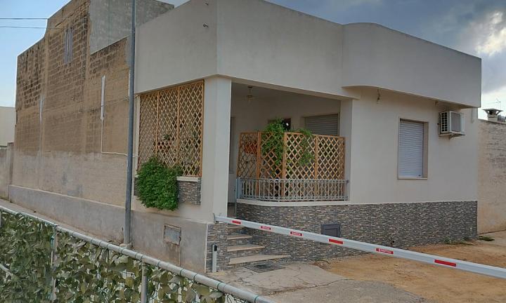 Ampia casa con garage e spazi esterni a Strasatti