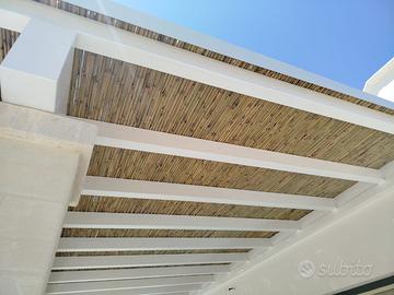 Copertura con canne di bambù