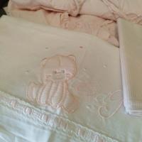 Set Lenzuola Lettino 60x120 – Rosa con Orsetto