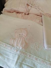 Set Lenzuola Lettino 60x120 – Rosa con Orsetto
