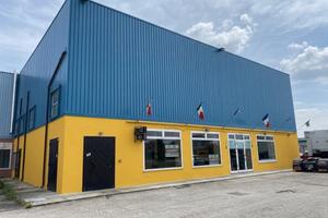 Locale Commerciale 206 mq fronte SS309