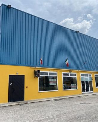 Locale Commerciale 206 mq fronte SS309