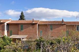 Casa semindependenre da ristrutturare