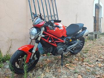 ducati Monster 696+ 