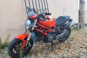ducati Monster 696+ 