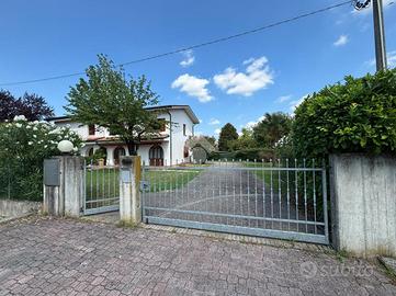4 LOCALI A SPRESIANO