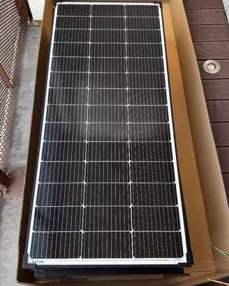 8 pannelli solari Offgridtec V2 150W da balcone