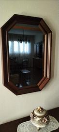 Specchio con cornice in legno massiccio