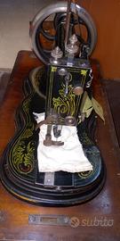 Macchina per cucire antica