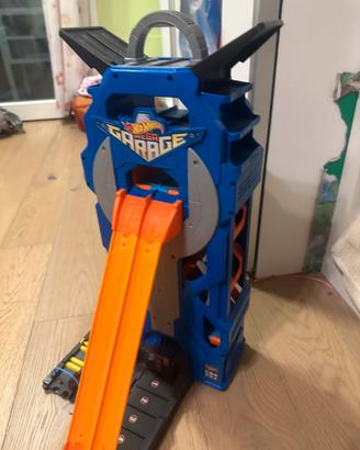 Hot wheels mega garage