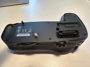 MB-D11 NIKON Battery extender/impugnatura laterale