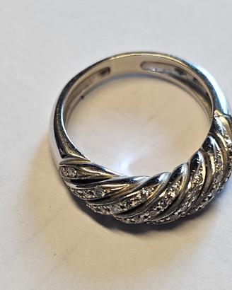 Anello in Oro Bianco con Brillanti