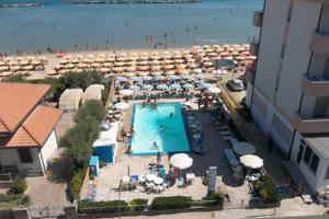 Appartamenti con piscina e spiaggia privata