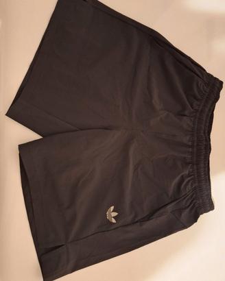 Pantaloni corti sportivi adidas