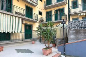 QUADRILOCALE CON GIARDINO E BOX