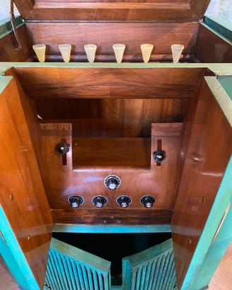 arredamento piattaia in radio radica di noce