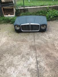 Cofano anteriore auto vintage