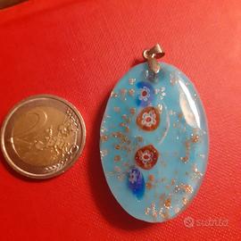 Ciondolo in vetro di Murano con murrine e foglia d