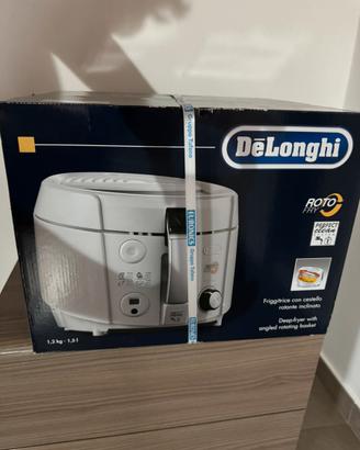 Friggitrice DeLorghi con cestello rotante inclinat