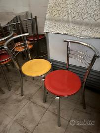 Sedia con seduta colorata in legno