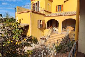 Villa su quattro livelli zona P. IV Novembre