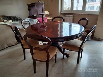 Tavolo antico tondo in legno con 6 sedie