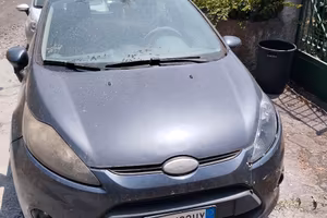 Macchina Ford Fiesta