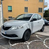Ypsilon 1.2 69 CV 5 porte GPL Ecochic Gold