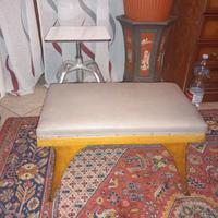 sgabello regolabile e piccola poltroncina 