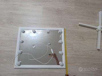 specchio da trucco con luci