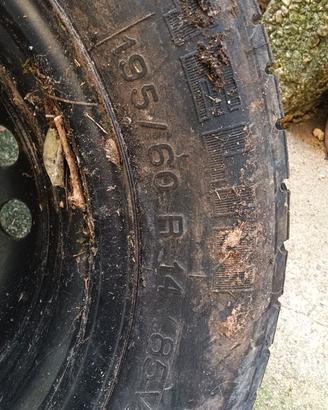 pneumatico e cerchio 195/60/14