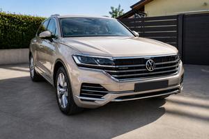 Touareg eHybrid 381 cavalli, 4Motion, tetto panora