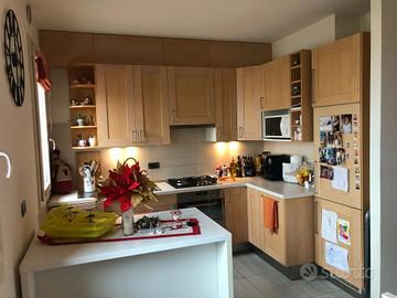 Cucina completa con piano cottura