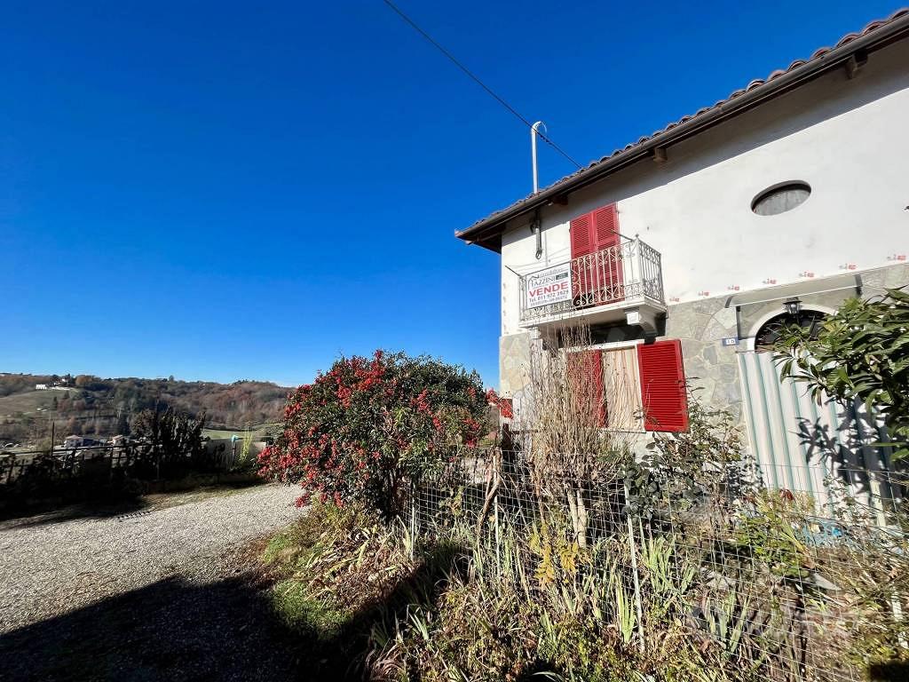 Rustico / Casale di 174 m² con 5 locali e box auto - Vista 2