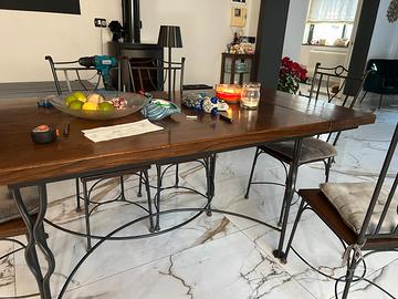 Tavolo e sedie in legno massello e  ferro