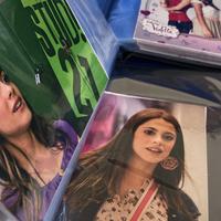 2 album con foto della serie Violetta   3 regalini