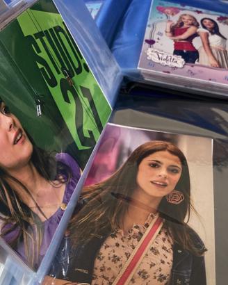 2 album con foto della serie Violetta   3 regalini