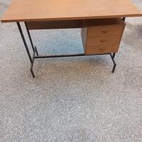 scrivania e altro